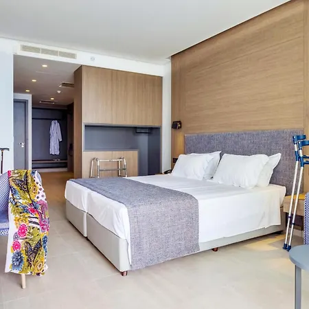 Cavo Maris Hotel